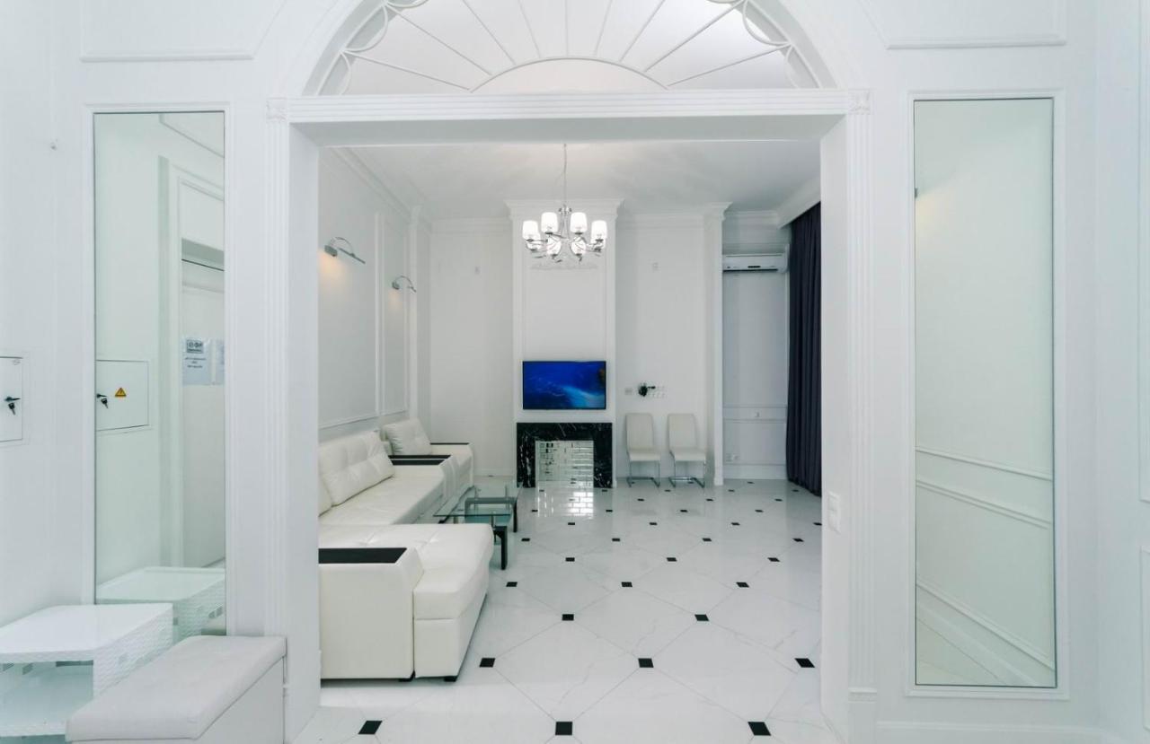 Luxury Beatiful Apartment On Pyshkinska Street Kiev Exterior foto