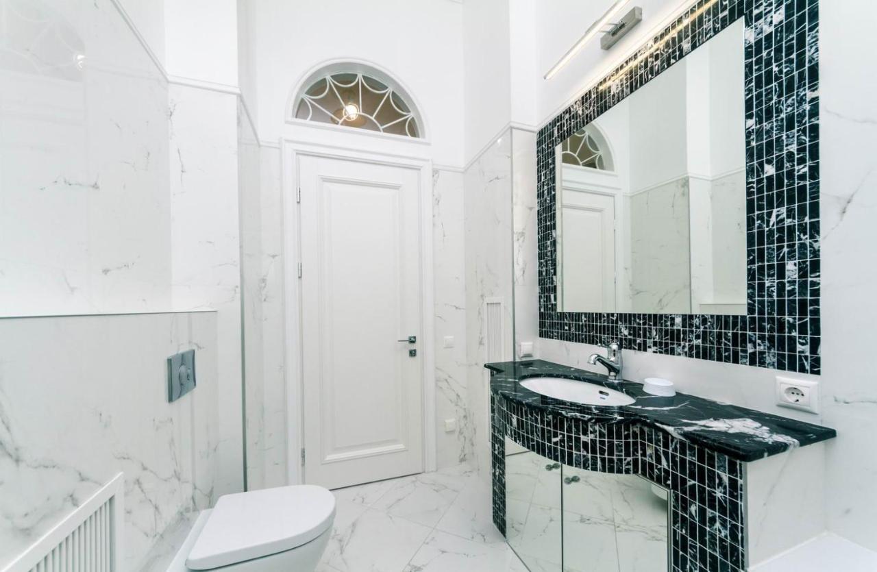 Luxury Beatiful Apartment On Pyshkinska Street Kiev Exterior foto