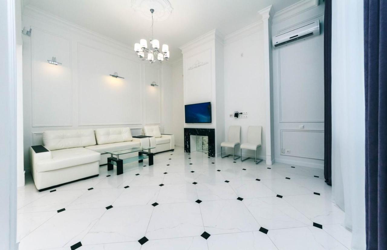 Luxury Beatiful Apartment On Pyshkinska Street Kiev Exterior foto